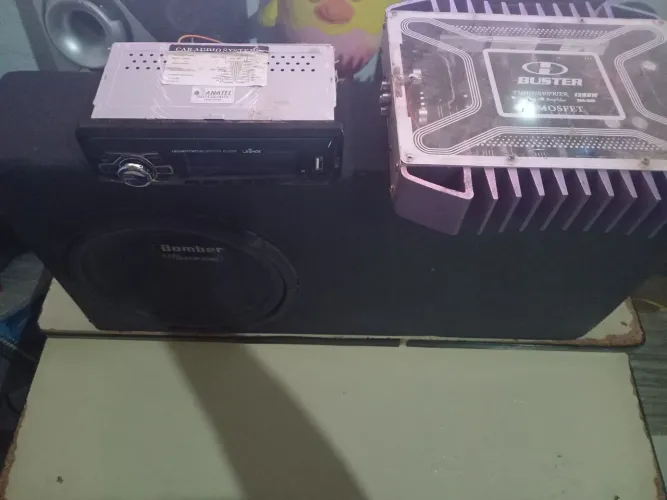 Caixa e potência e som com Bluetooth 