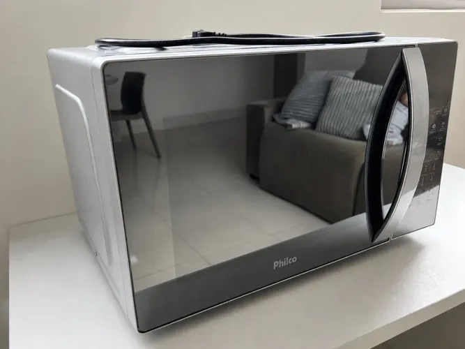 Micro-ondas Philco 25L PMO28S 220V - Excelente Estado
