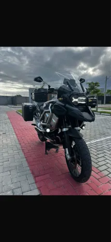 MOTO COM ACESSÓRIOS E BAÚS 