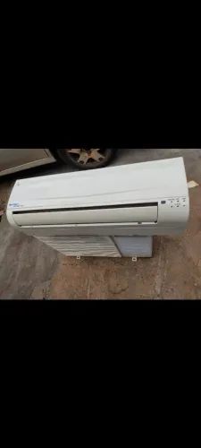 Ar condicionado (DEIXO INSTALADO)