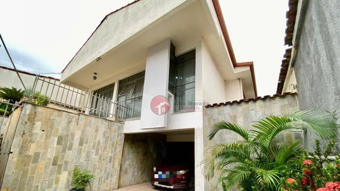 Casa em lote inteiro no Ouro Preto Pampulha / BH | 360 m² de potencial e conforto