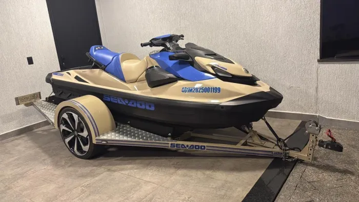Jet Ski 170 wake