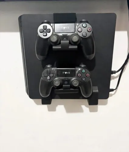 PS4 Slim 500GB + Suporte Parede 3D + 2 Controles + 4 Jogos - Impecável
