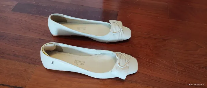 Sapatilha bico quadrado Santa Lolla off white BR37