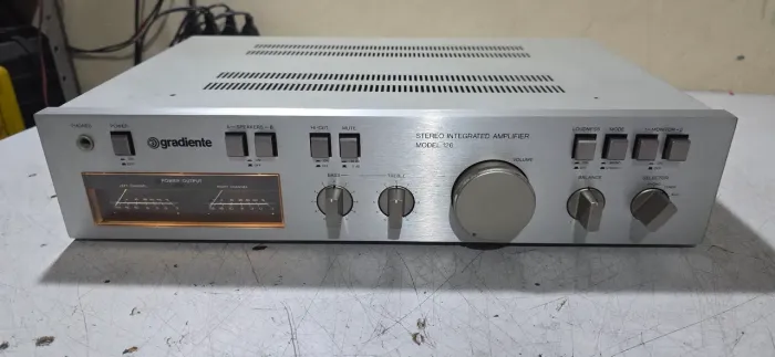 Amplificador gradiente model 126 ( muito novo e todo original)