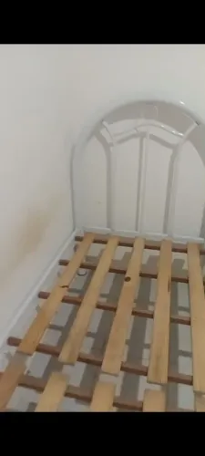 Cama de solteiro branca