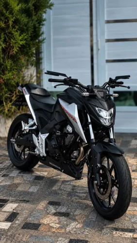 ? VENDO HONDA CB300F TWISTER ? ÚNICO DONO