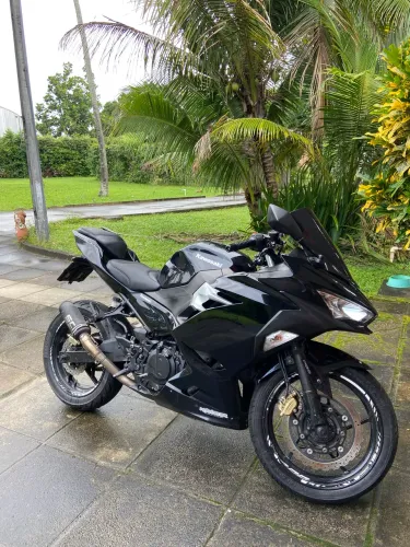 NINJA 400 preta 