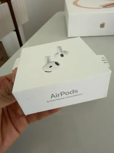AirPods 4 Com cancelamento de ruídos