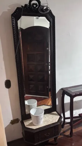Espelho com aparador estilo retrô