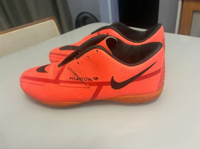 Chuteira NIKE número 38