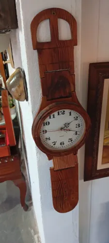 Relógio de madeira 