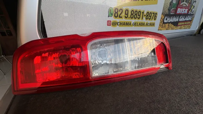 Farol traseiro da nissan Frontier