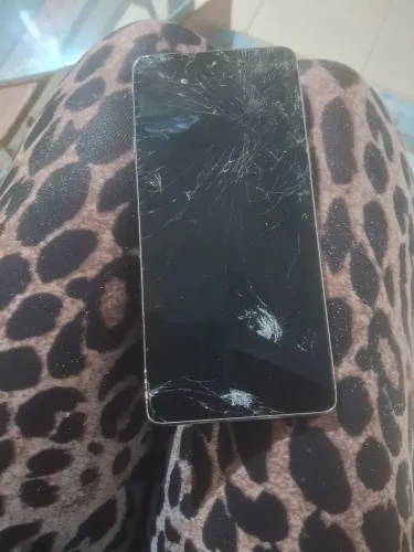 Vendo celular que ta quebrado funciona tudo so arrumar