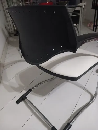 Poltrona c braços/ sem uso/ oeca de mostruário