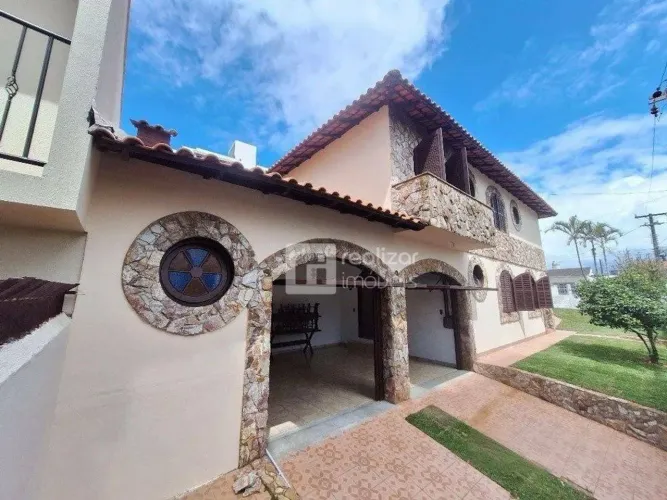 Casa com 5 dormitórios à venda, 265 m² por R$ 1.700.000,00 - Barreiros - São José/SC