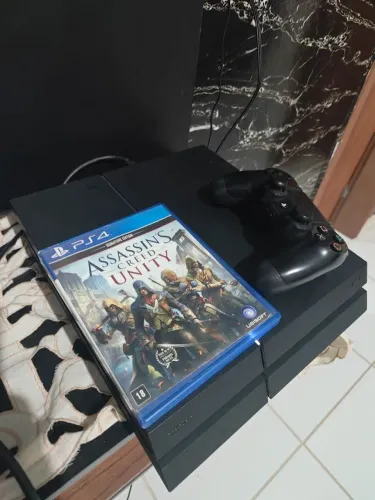 Ps4 FAT em EXCELENTE estado. Turbinado, acompanha um controle e um jogo