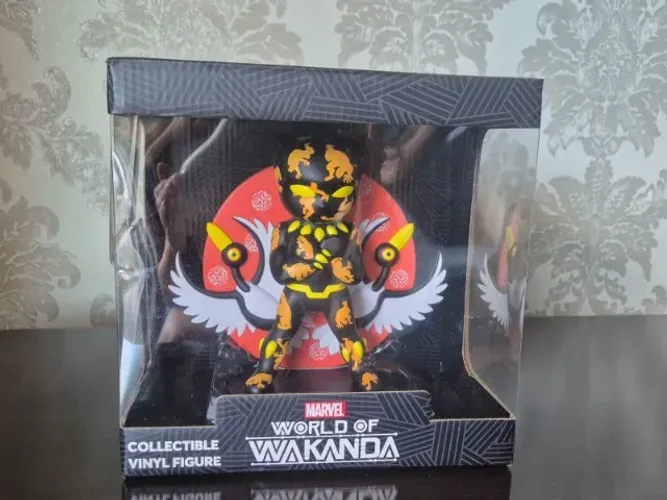 World Of Wakanda. Artist Series. Figura Vinil Pantera Negra