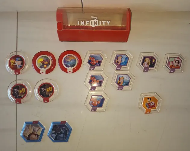 Conjunto com MUNDOS e PAPÉIS de PAREDE da DISNEY INFINITY