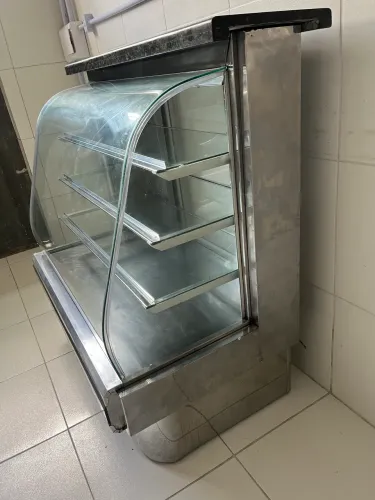 Expositor pães bolos salgados 