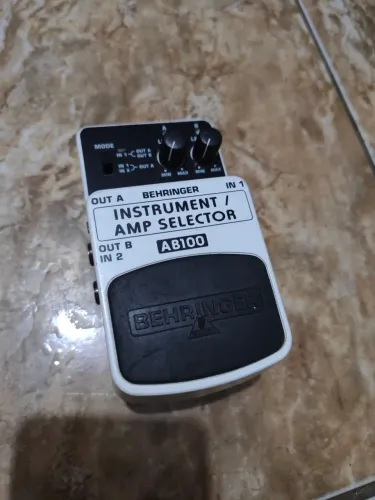 Pedal Guitarra Behringer Instrument Amp Selector Ab100 Loja Cor Branco