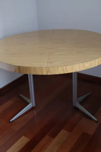 Mesa vintage redonda linda 
