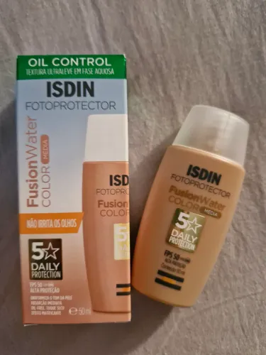 Protetor Solar Facial Isdin Fusion Water cor Media