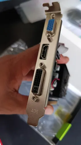 Placa de vídeo GT 210 
