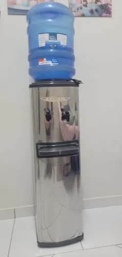Bebedouro com galão