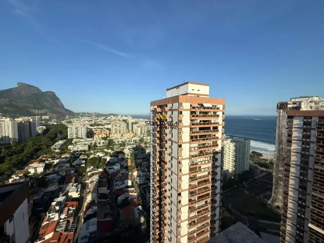 Cobertura de 262 m² com vista panorâmica para o mar à venda na Orla da Barra da Tijuca REF