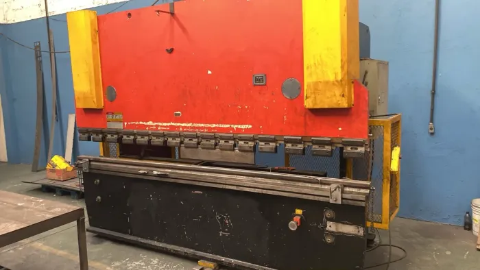 Dobradeira hidráulica 3.200 mts 125 ton 1/4 excelente 