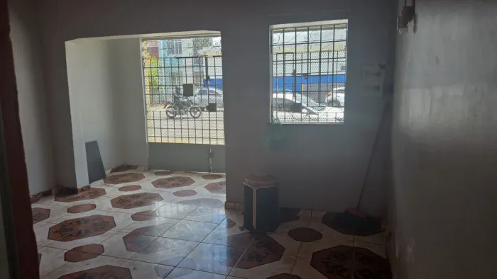 Vendo casa na Av. Cipriano Santos - Bairro de Canudos