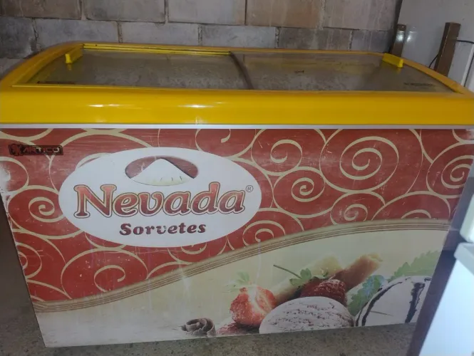 Freezer muito conservado gela muito estado de novo