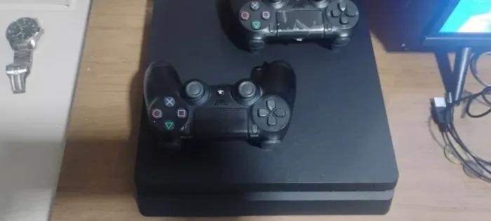 Playstation 4 semi novo