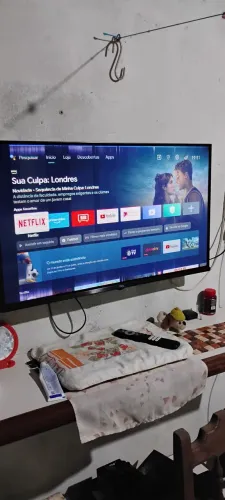 Smart TV 32" liga e funciona normal + detalhe na tela