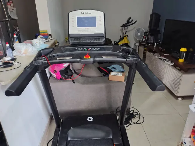 Esteira Gallant Elite Pro 4.2 HP ? 18 km/h ? Pouco uso ? 127 V