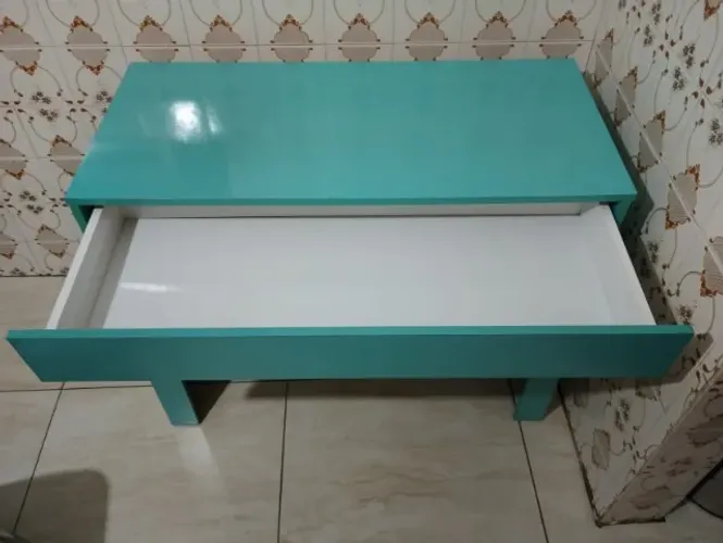 Escrivaninha reta em excelente estado