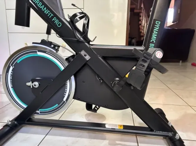 BICICLETA ERGOMÉTRICA SPINNING COM RODA DE INERCIA