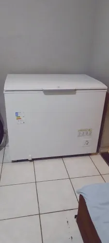 Vendo freezer Eletrolux semi novo /314 litros