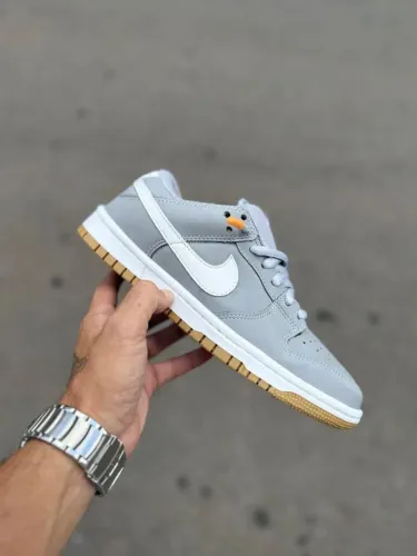 Nike SB Dunk Low "Grey Gum" Cabedal de Couro Masculino Cor: Cinza - Disponível 38 AO 43