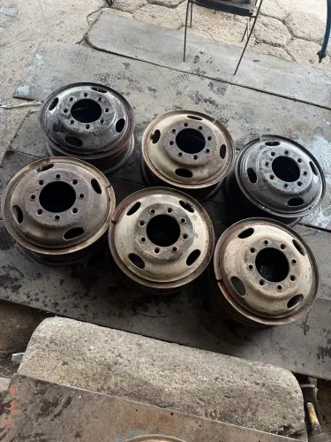 Roda de ferro para caminhão F 350 e F 4000 até 1992 com 8 Furos 