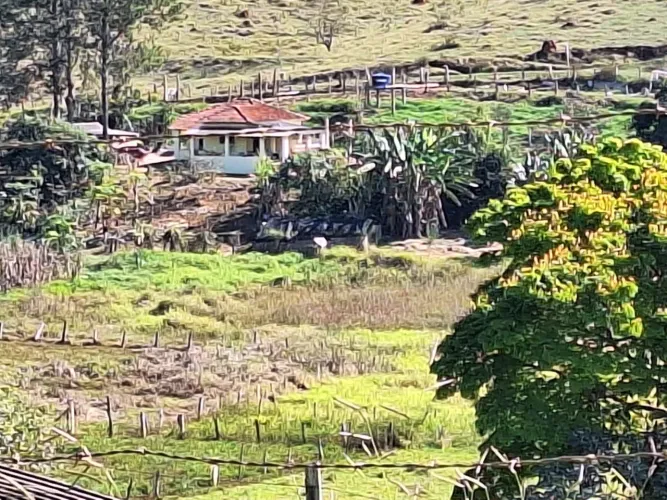 Linda chácara com 6.000m² em Piranguinho-Mg