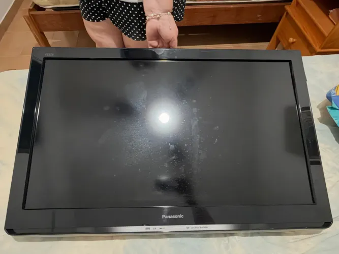 TV Panasonic Viera 32" LCD Full HD TC-L32U30B - Bivolt + Controle