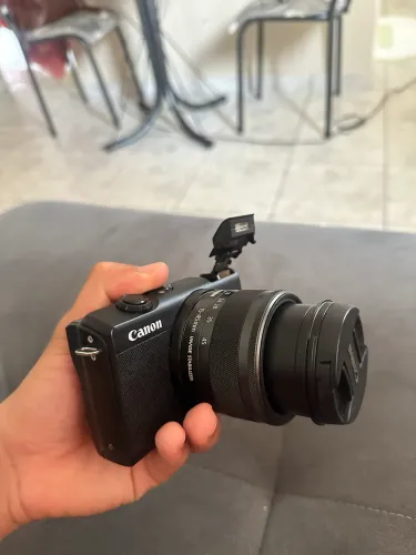 Cânon M200