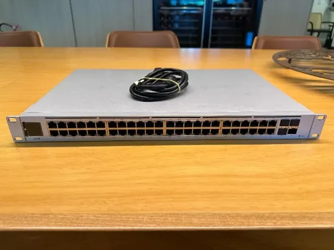 2 SWITCH UBIQUITI USW-48-POE UNIFI 48 PORTAS POE