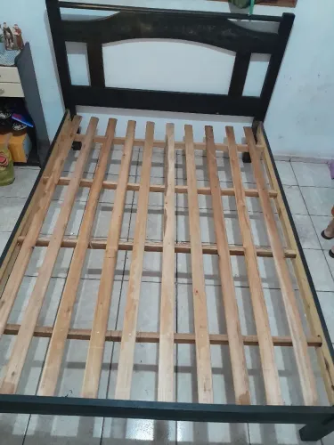 Cama de casal madeira.