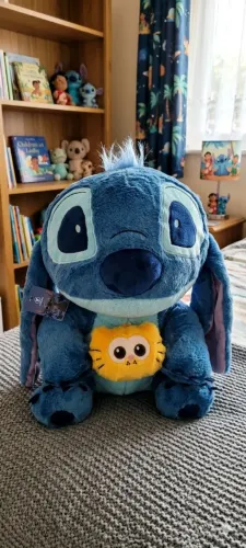 Pelúcia de Stitch com manta