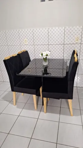 Mesas e cadeiras estilo moderno e elegante 