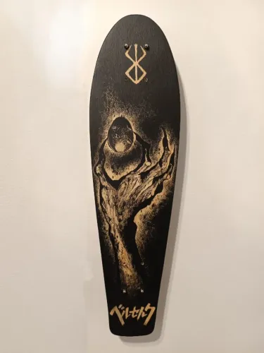 Shape de Skate Decorativo Pintado à Mão (Berserk) + Suporte de Parede