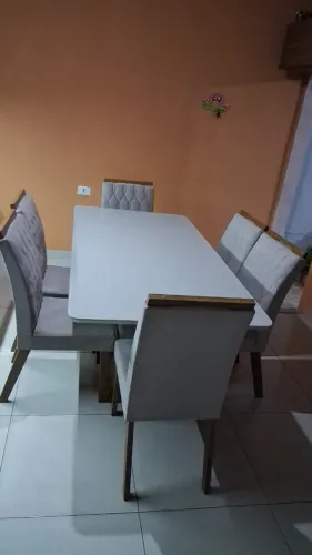Mesa com 6 cadeiras